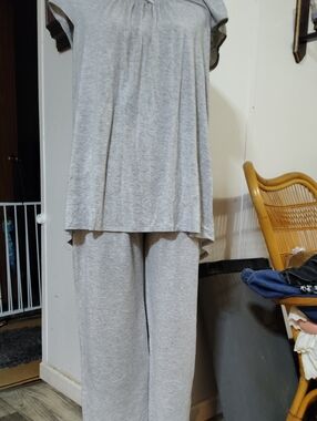 Simply Vera 2-pc Gray Capri Pajama Set - Soft Sleep Top & Pants